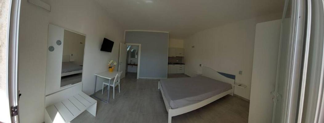 Briciola'S Rooms Порто Чезарео Екстериор снимка